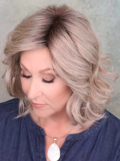 Editor's Pick Elite Wig By Raquel Welch | Hand-Tied -Do it with Wig shop. Editor spickelitetop