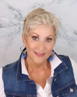 Fiona Wig By Envy | Mono Crown | Human Hair | Synthetic Blend -Do it with Wig shop. Facetune 27 05 2019 10 59 20