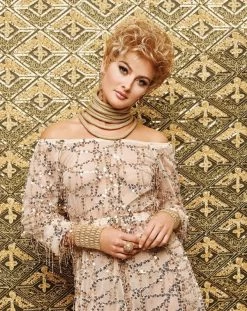 Acclaim Wig By Gabor | Petite Cap -Do it with Wig shop. GB Acclaim GoldenAnniversary Model Front2 c98f2d7d 115b 4b5b a08a 0dc54498a30a