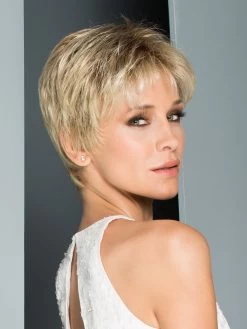 Aura Wig By Ellen Wille | Mono Top -Do it with Wig shop. HS AuraChampagner 1M4A9904
