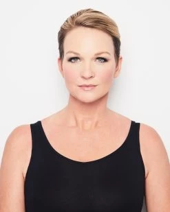 Lyric Top Piece By Raquel Welch 31 Lyric Top Piece By Raquel Welch -Do it with Wig shop. RW Model Before