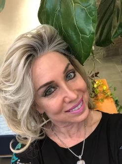 Goddess Wig By Raquel Welch -Do it with Wig shop. image00001 1